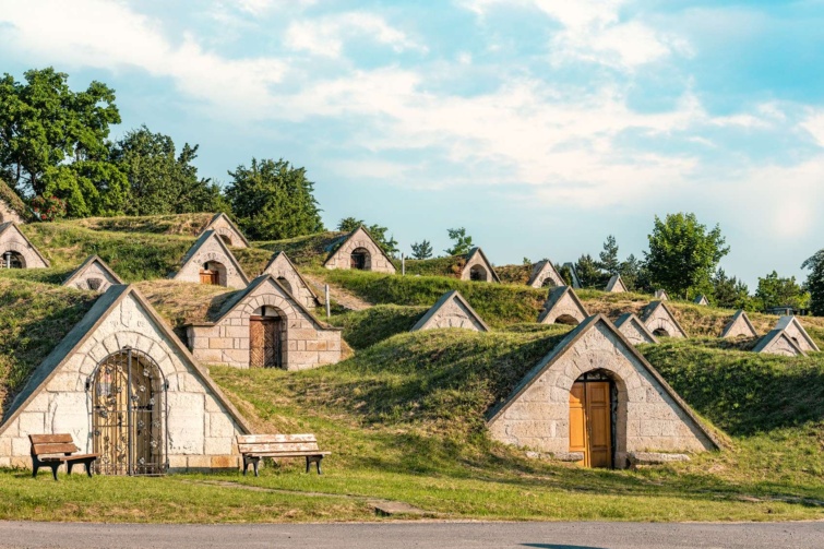 tokaj hegyalja 4_11zon - Startlap Utazás domboldalba vájt pincék