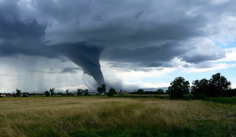 tornado_olaszorszag_ - Startlap Utazás Amikor a tornádó tölcsére már leér a földre
