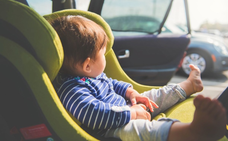 gyerekülés autó biztonság adac