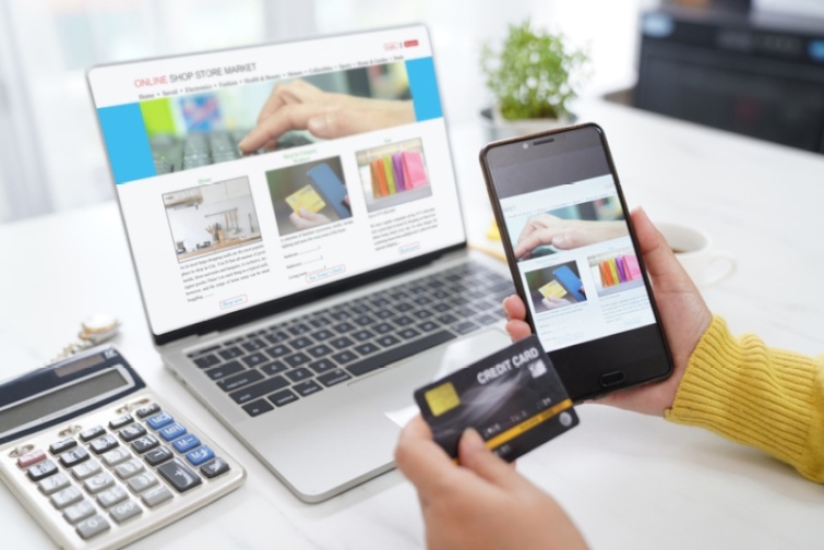 Online Shopping and Credit card Payment on digital ecommerce Website gateway Startlap Vásárlás