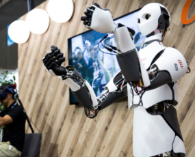 robotok a bevásárlóközpontokban internetes jövedelem weboldal sablon