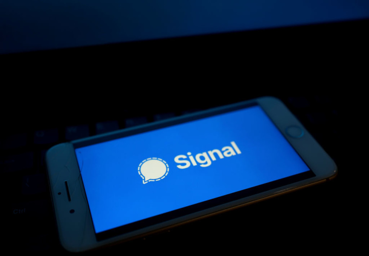 A Signal logója egy telefonon