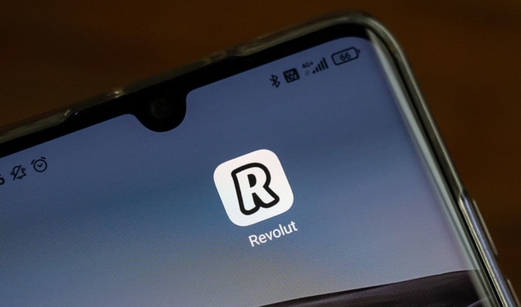 Revolut applikáció egy telefonon