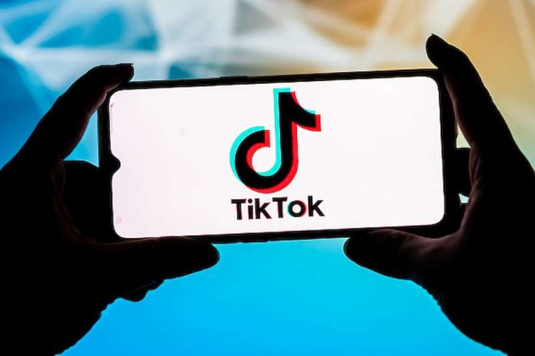 TikTok logó egy telefonon