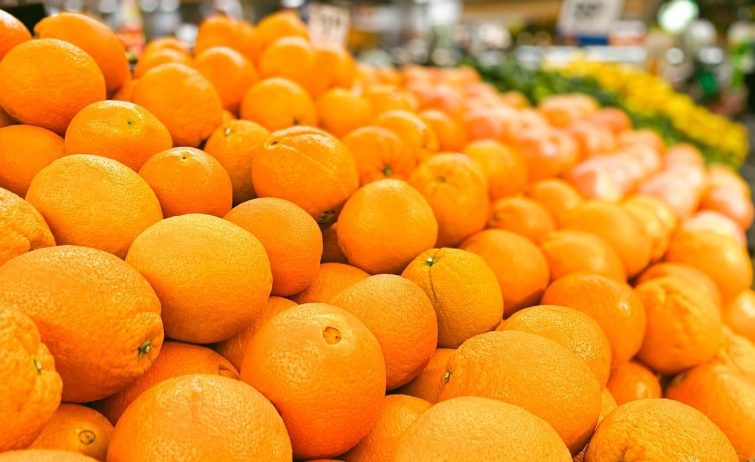 Narancs egy boltban