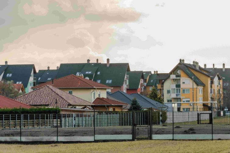 Családi házas kertvárosi városrész és a Lakihegyi Lakópark Szigetszentmiklóson - az egekbe szöktek az ingatlanárak a budapesti agglomerációban a kiköltözési hullám miatt