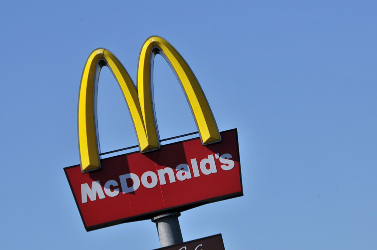 A McDonald's táblája - megnyílt a McDonald's 99. magyarországi étterme
