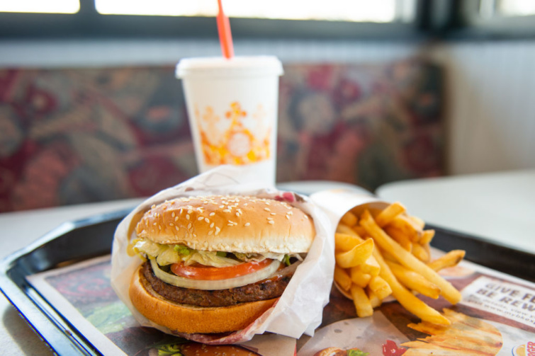 Whopper szendvics a Burger Kingben - tele vannak PFA-val az élelmiszercsomagolások