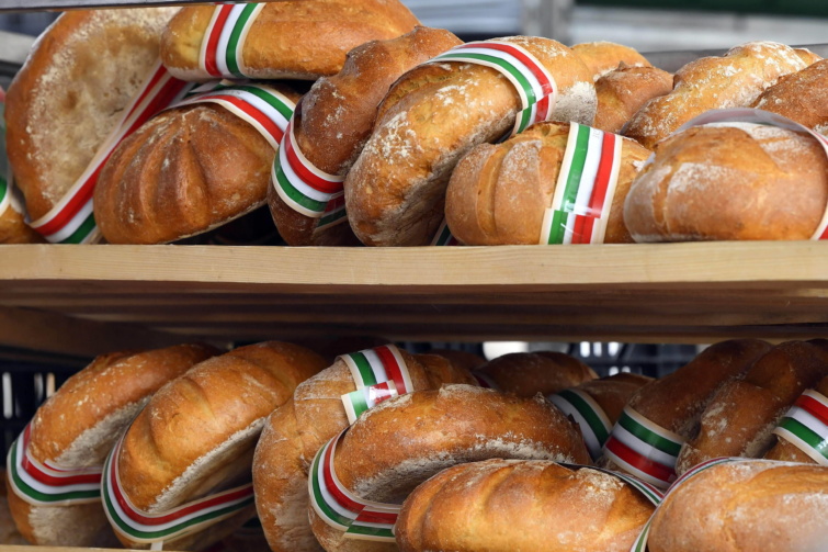 Frissen sült Szent István-kenyér - az egekbe szökhet a kenyér ára az orosz-ukrán háború miatt