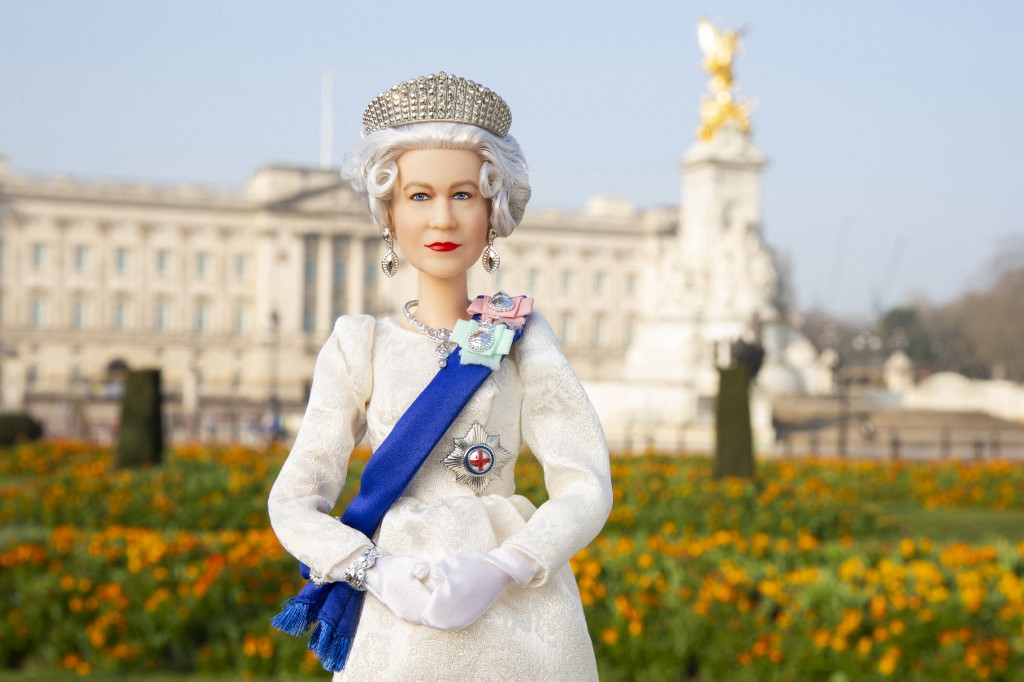 II. Erzsébet brit királynőről mintázott Barbie baba készült az uralkodó platinajubileumára
