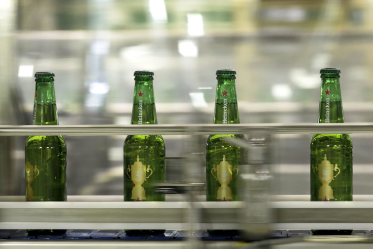 Pillanatkép a Heineken gyárából - a sörgyár új sörnyitója rákényszerít, hogy abbahagyd a munkát