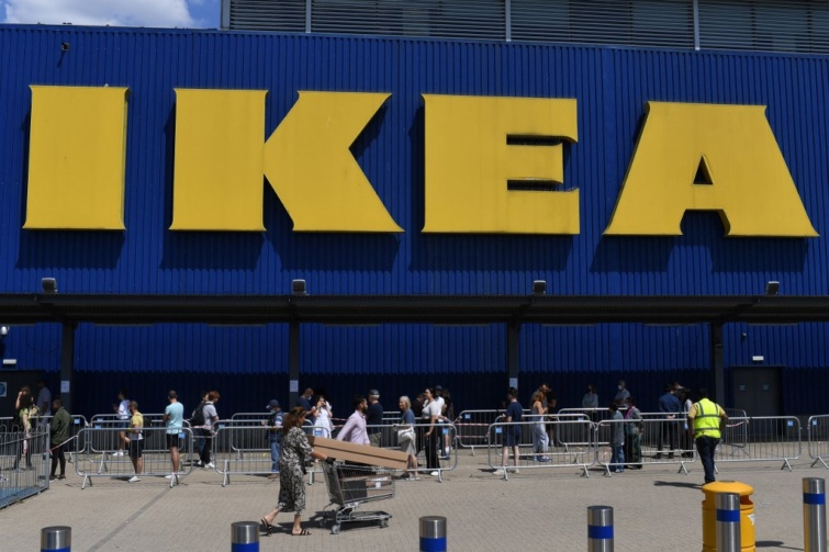Átvételi pontokat nyitott az IKEA a Balatonnál