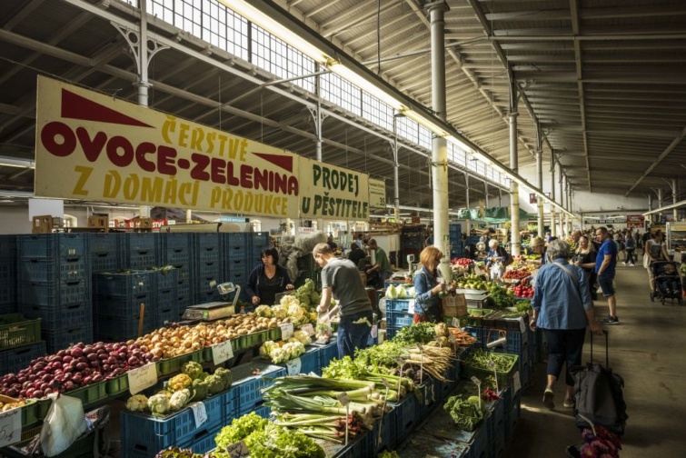 Piac Prágában - infláció Csehországban