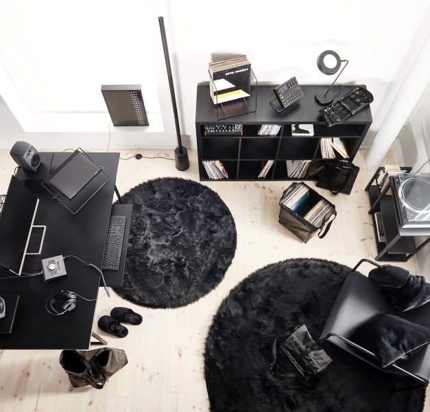 Az Ikea új kollekciójában szőnyegeket, íróasztal és DJ-pult is található