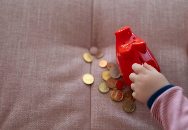 Malacpersely felülnézetből - újabb adó sújtja a megtakarításokat