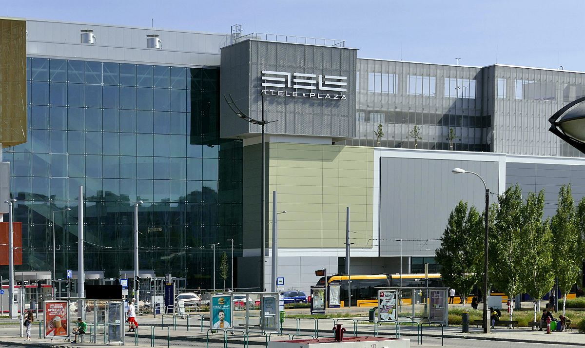 Etele Pláza drágult a parkolás, fizetni kell a villanyautók töltéséért