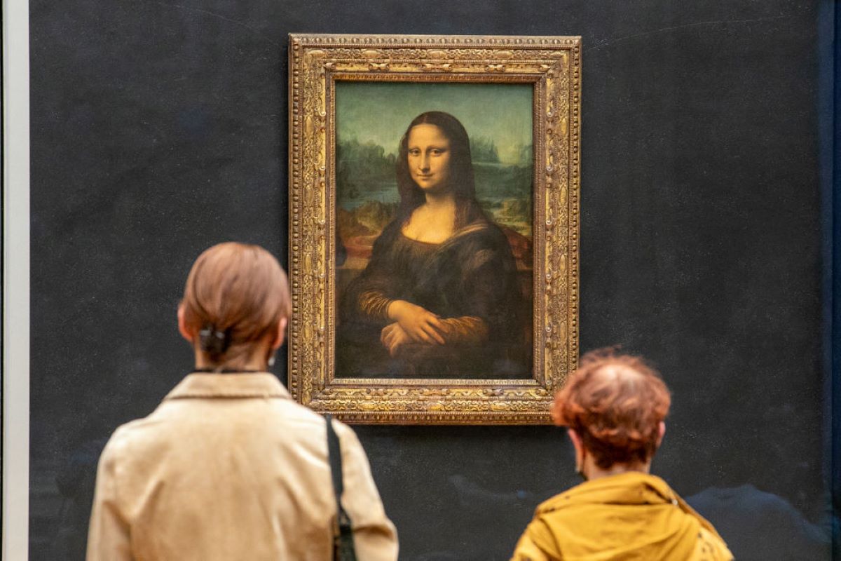 A világ leghíresebb arcképe, és rejtélyes mosolya: Leonardo da Vinci műve, a Mona Lisa