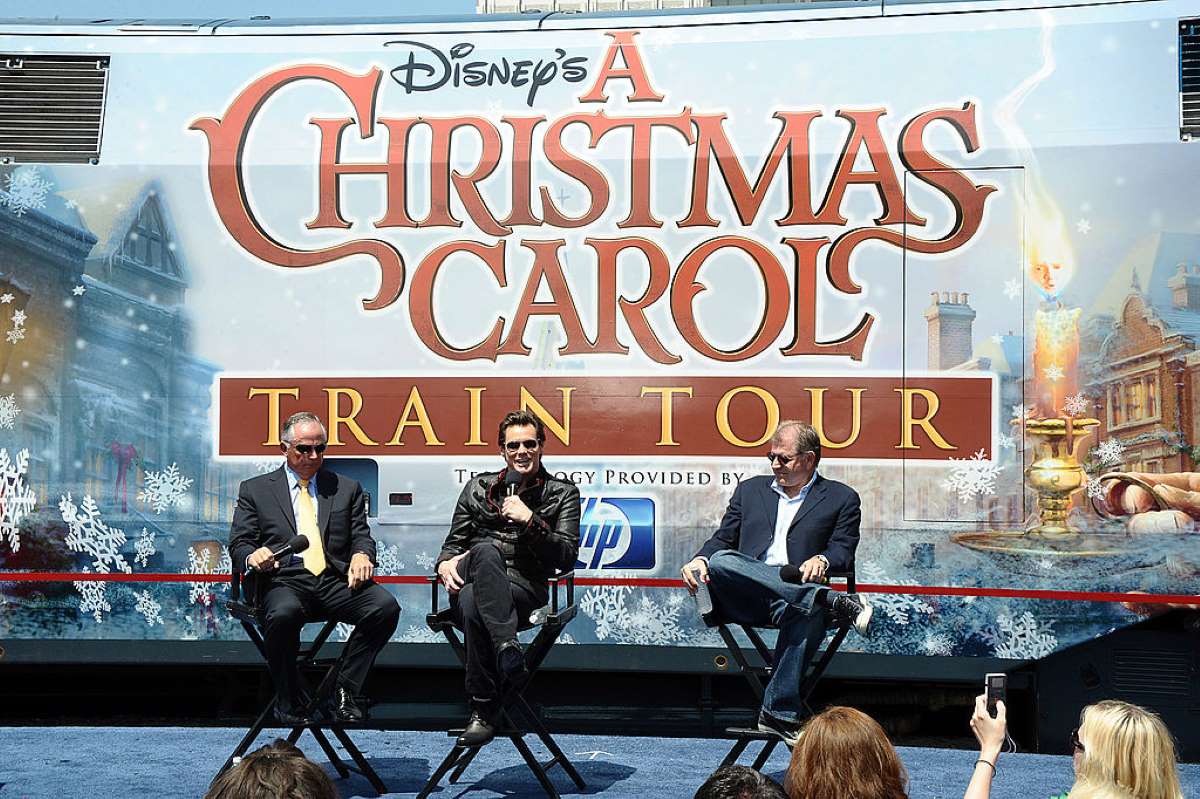 Az ezerarcú Jim Carrey a Karácsonyi ének filmváltozatának promóciós turnéján