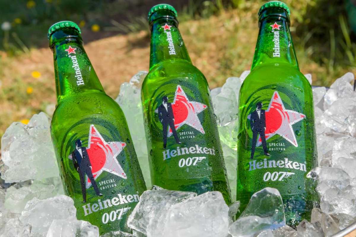 Heineken sörök James Bond dizájnnal.