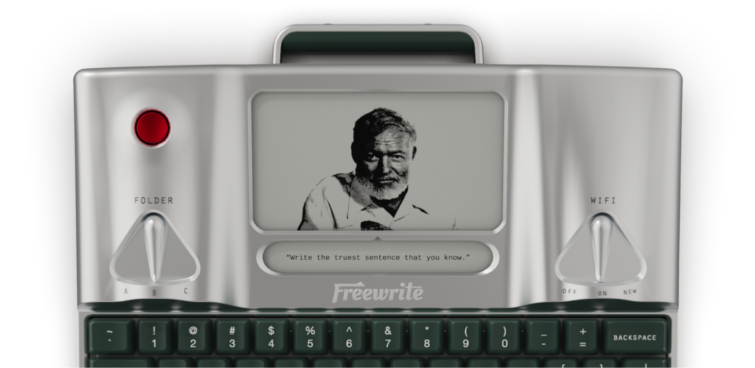 Hemingway arcképe az írógépen