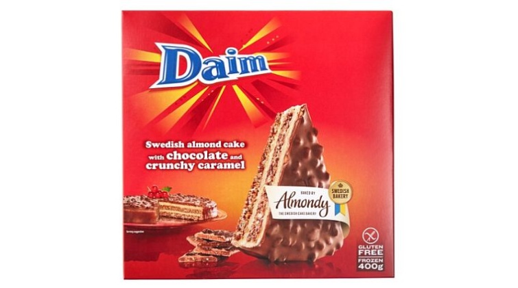 Almondy Daim mandulatorta csomagolása.