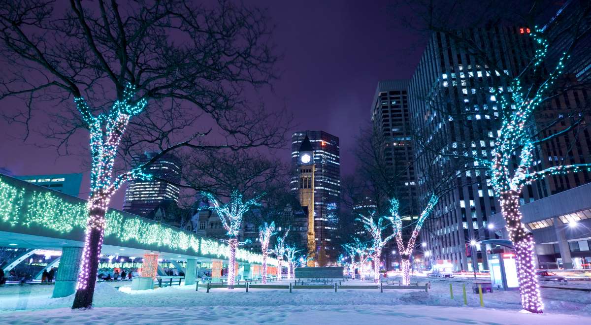 Karácsonyi díszkivilágítás a kanadai Torontóban