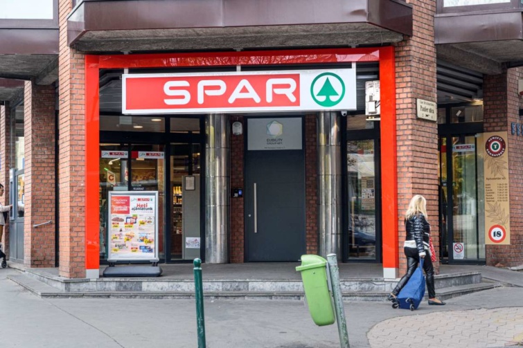 A hollandiai székhelyű SPAR nemzetközi élelmiszer-üzletlánc egyik City SPAR üzlete a főváros I. kerületében.