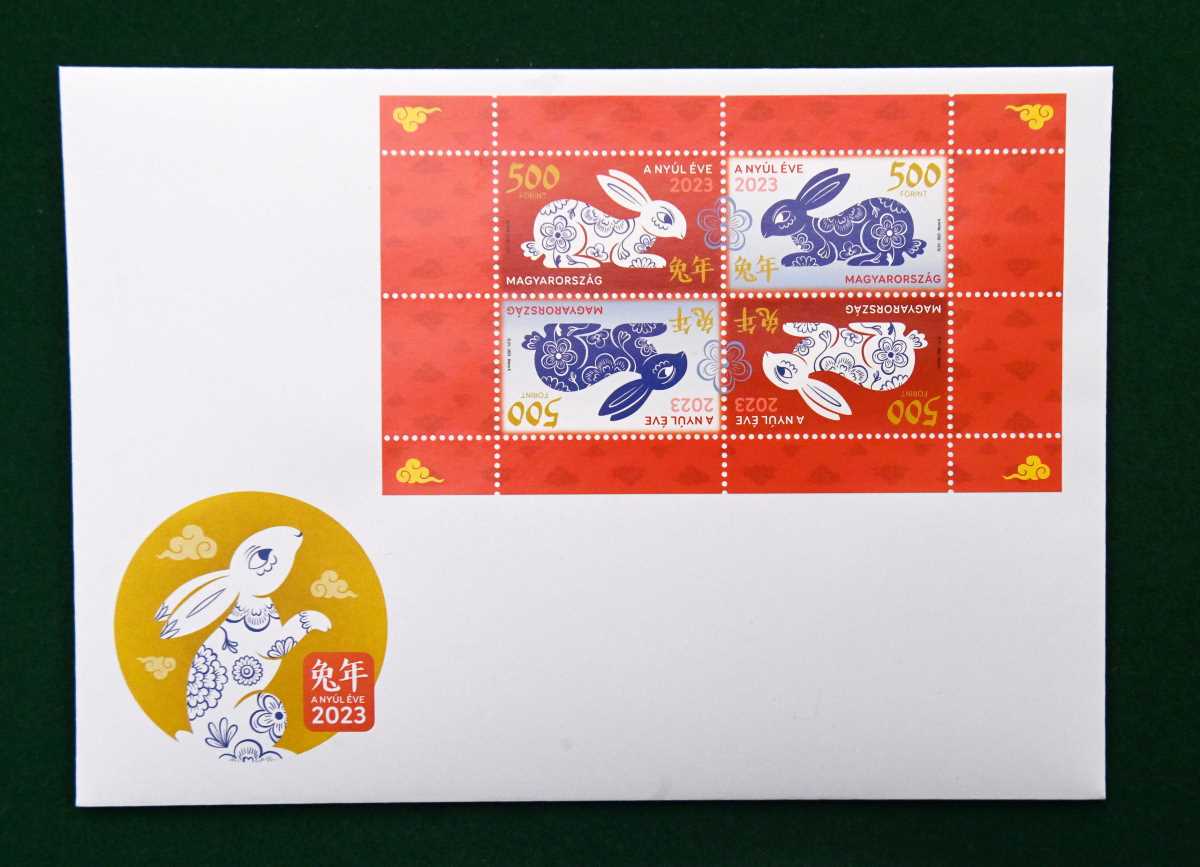 A kínai Nyúl évet köszönti a Magyar Posta új bélyegével.