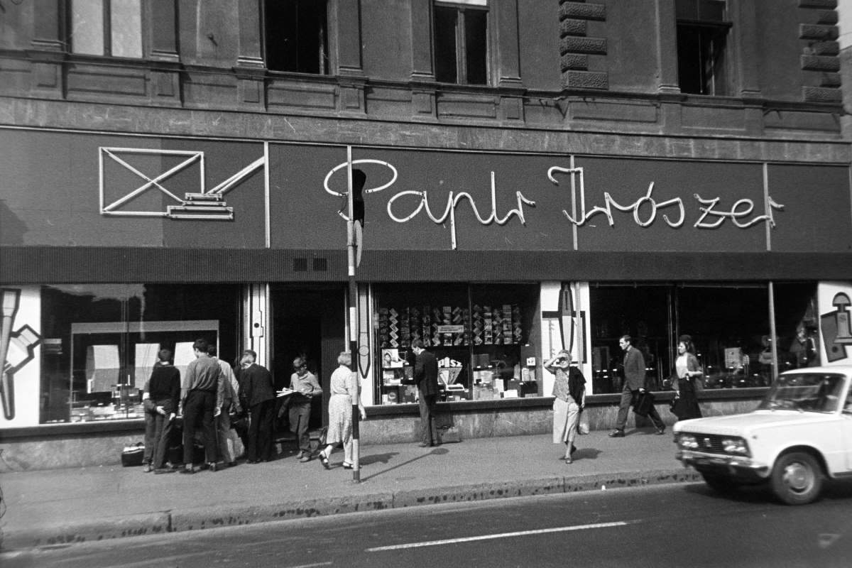 ÁPISZ üzlet a Rákóczi út 64 számú házban 1970 ben