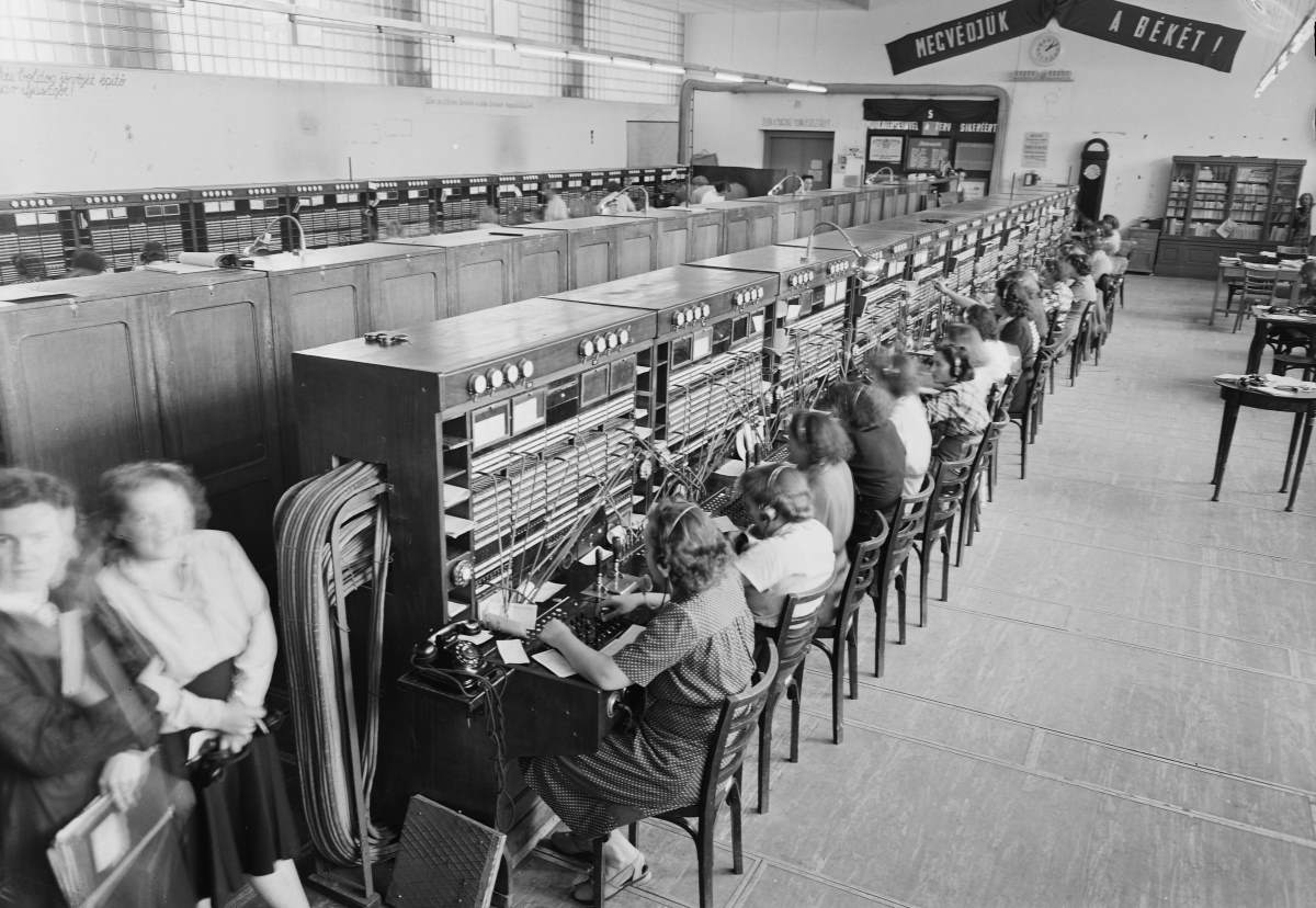 Még fél évszázaddal ezelőtt is működtek hasonló telefonközpontok
