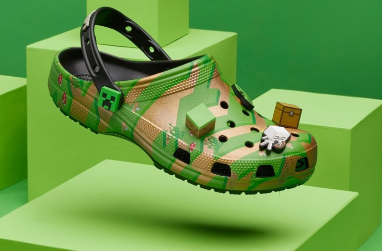 Egy Crocs és Minecraft kollaborációban létrejött papucs a kollekcióból