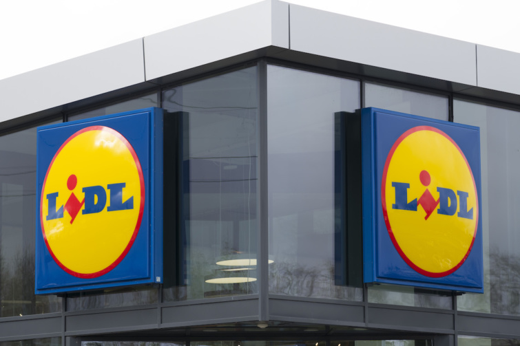 A Lidl logója az egyik áruházuk oldalán