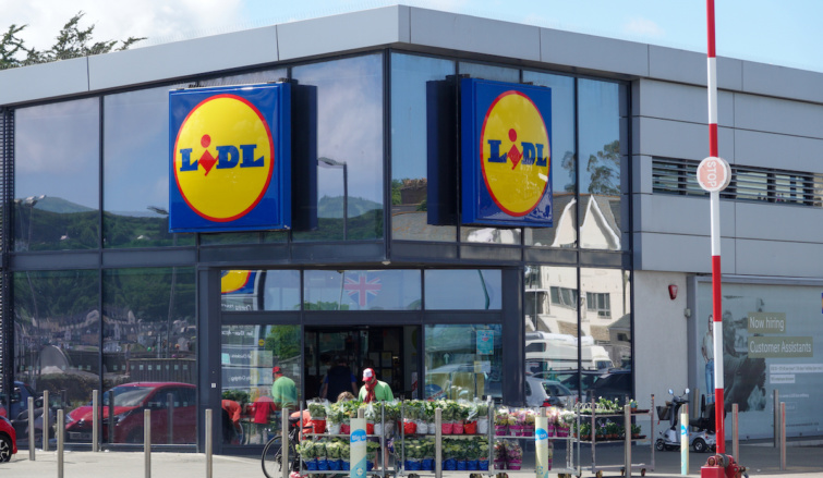 A Lidl áruház egyik üzletének bejárata