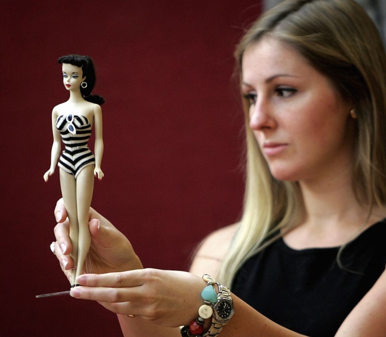 A világ egyik legelső Barbie-ja, amit 1959-ben mutattak be