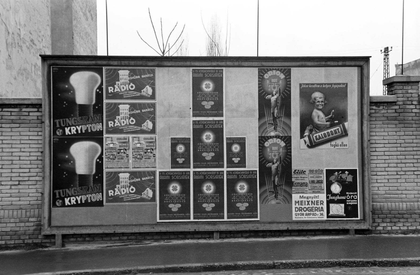 Reklámtábla 1940-ben egy győri utcában