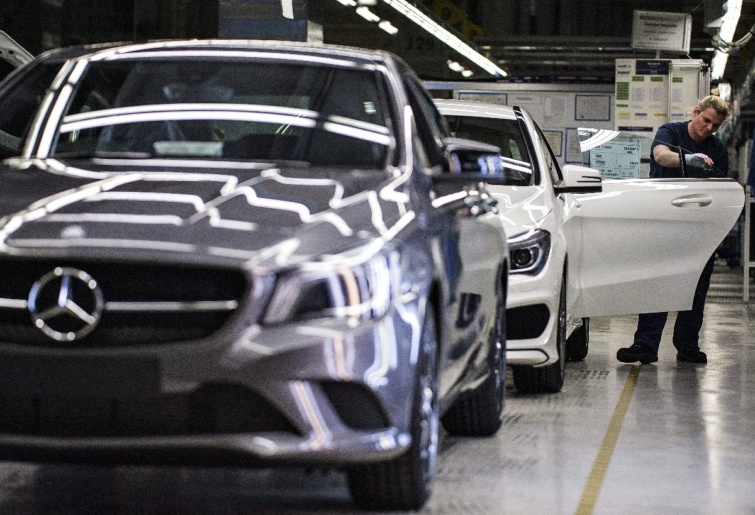 Gyártósor a Mercedes-Benz kecskeméti gyárában 2015. március 25-én.