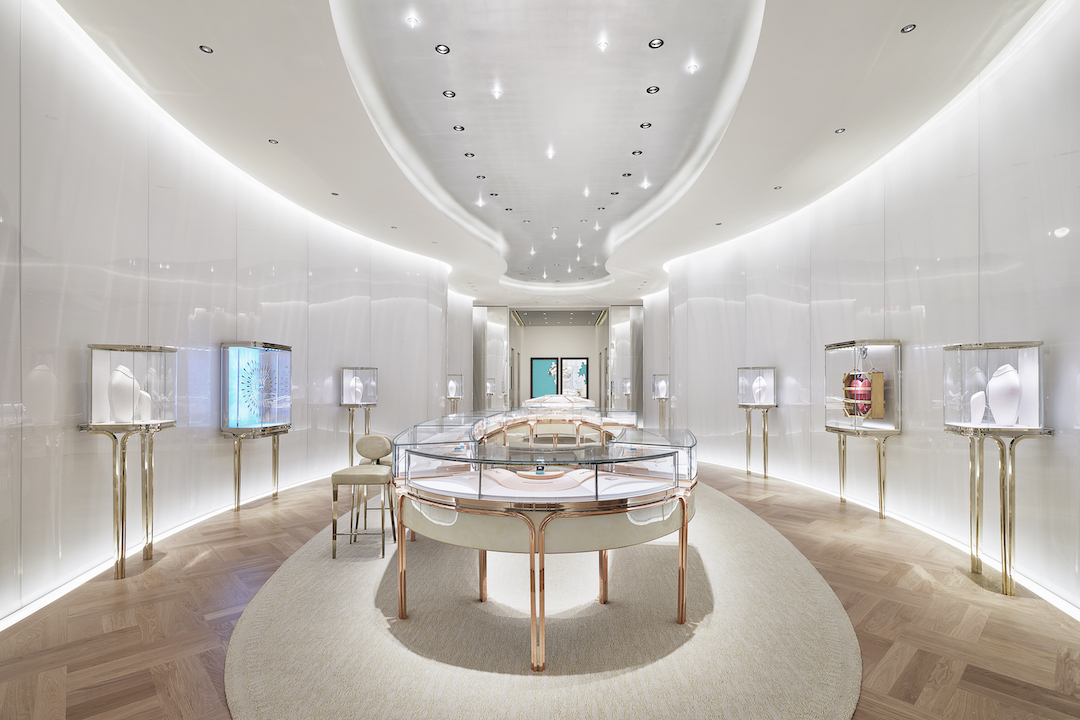 A Tiffany felújított New York-i üzletében a fények olyanok, mintha napfény világítaná be a tereket