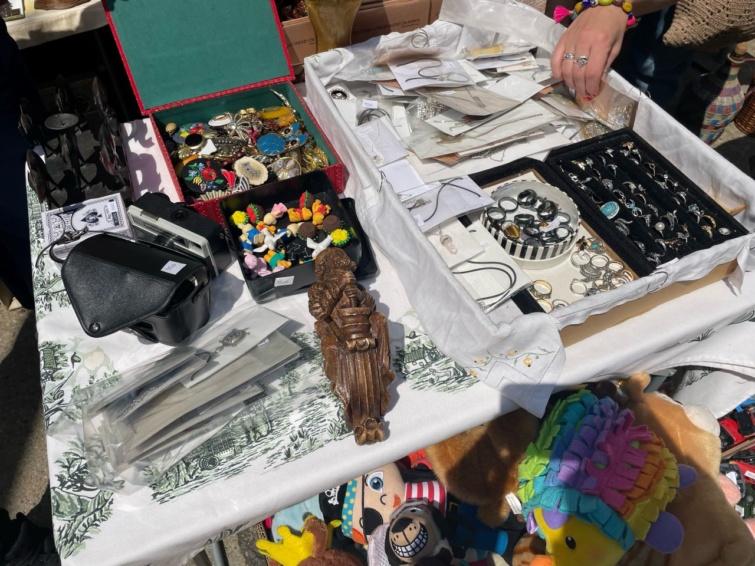 Bizsuk és kiegészítők a budapesti Vintage Garázsvásáron