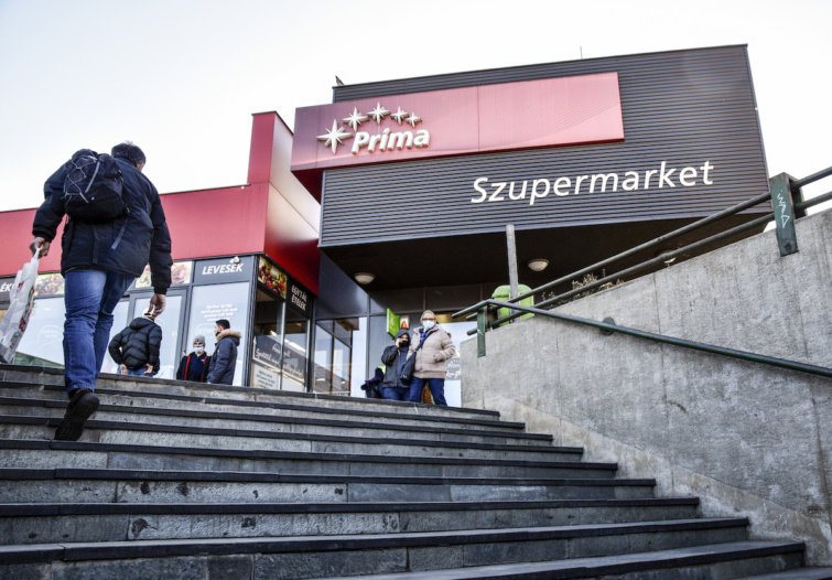 A Príma Szupermarket élelmiszeráruház a IV. kerület Újpest városközpontban.