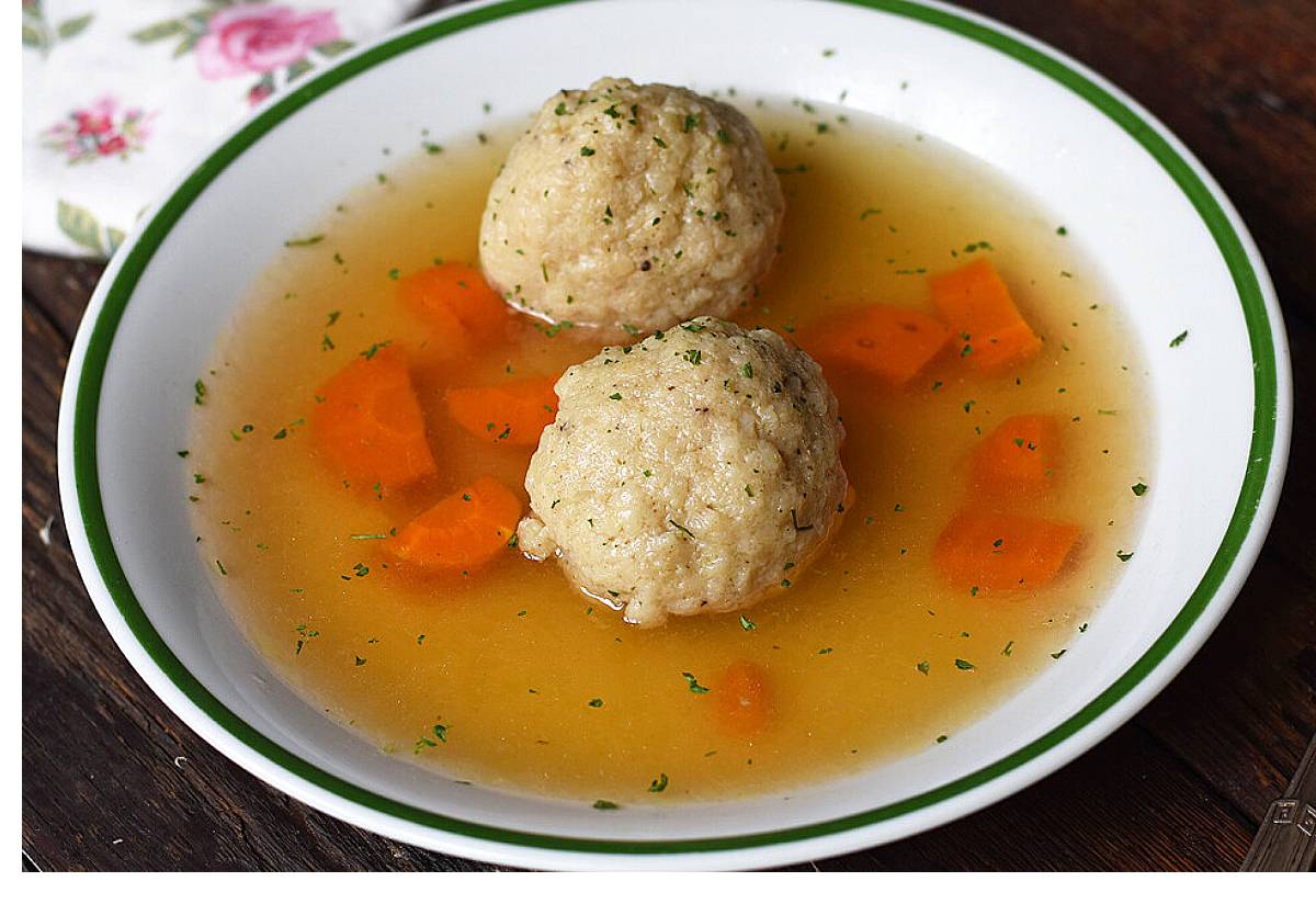 Maceszgombócok egy levesben