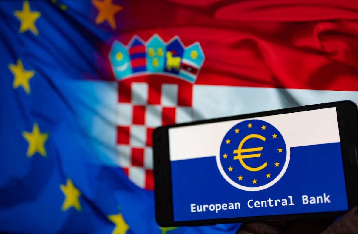 Horvátország zászlója és a Központi Európai Bank címere