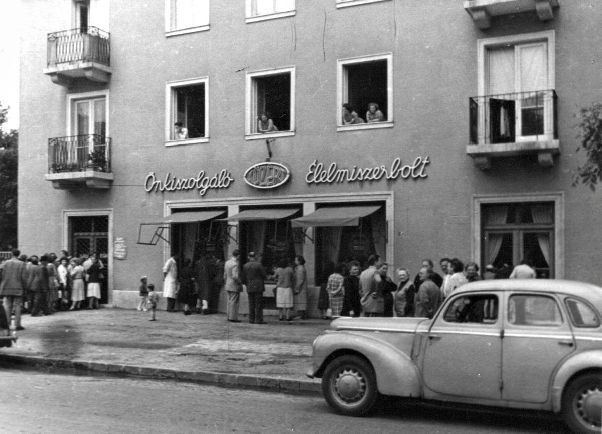 Egy Közért üzlet Budapesten az ötvenes években