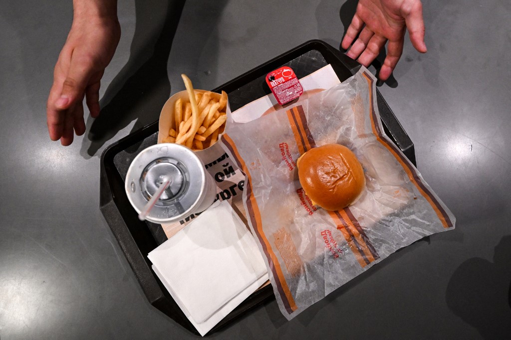 Sajtburger menü az új, ororszországi McDonald's-ban