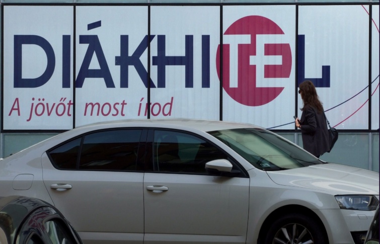 diakhitel1 Startlap Vásárlás A Diákhitel bankkölcsön reklámja