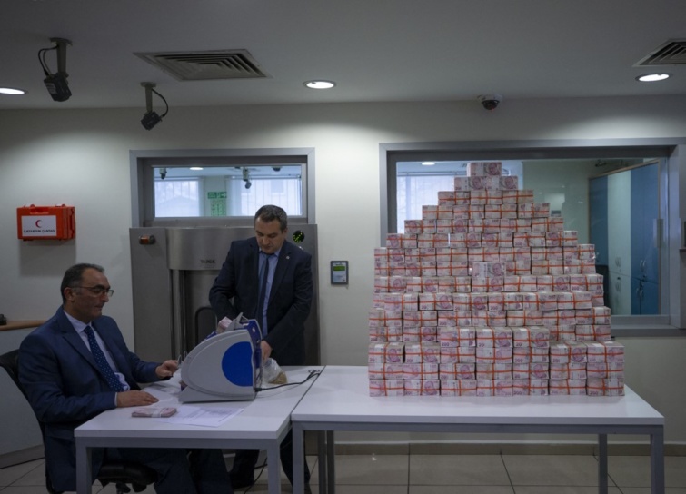 A törökországi új évi lottónyeremény egy része 