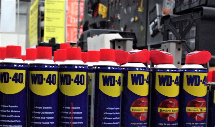 WD-40 egy bolt polcán