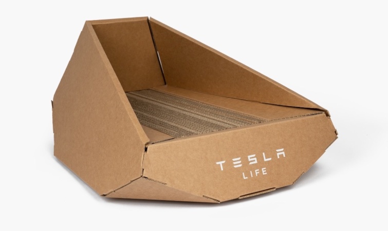 A Tesla macskajátéka, ami egyszerű kartonból készült