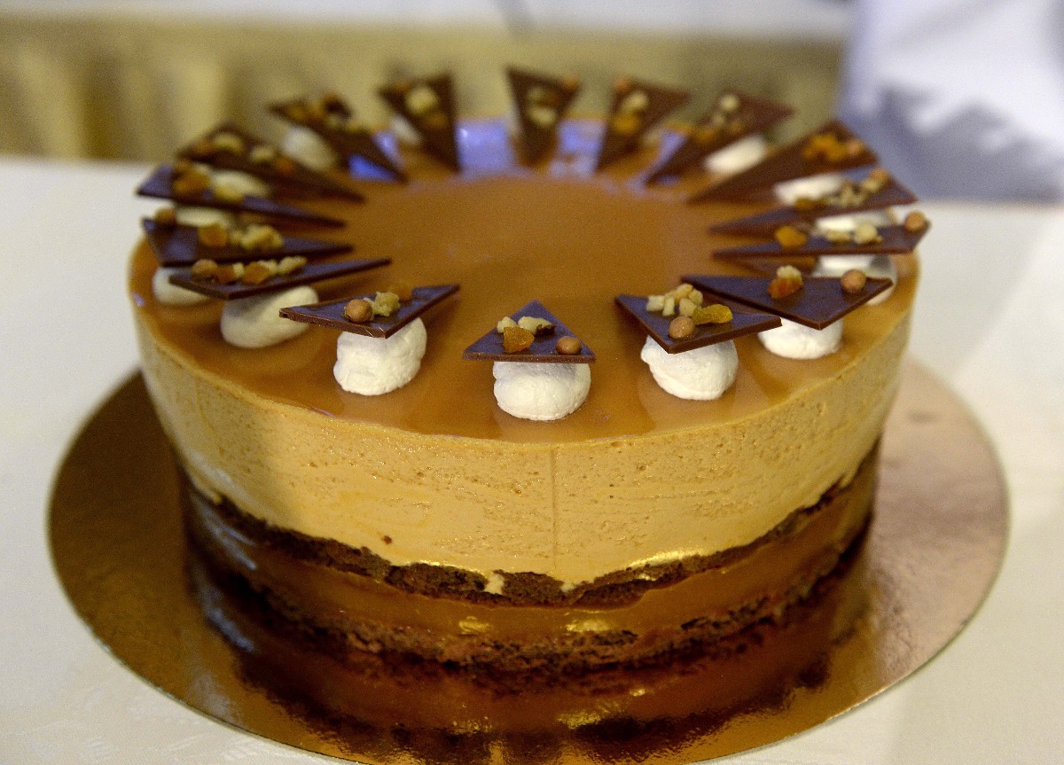 A 2015-ös ország tortája, a Pannonhalmi sárgabarack pálinkás karamelltorta.