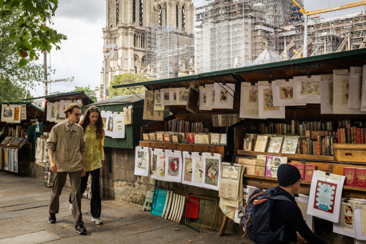 Könyvárusok a Szajna partján, Párizsban