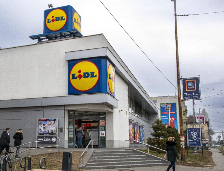 A Lidl élelmiszer-kereskedelmi hálózat áruháza a főváros XIII. kerületében, a Béke téren